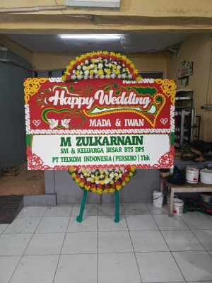 Papan Bunga di Stasiun Makassar