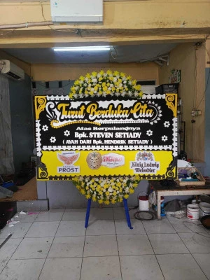 Papan Bunga di Stasiun Makassar