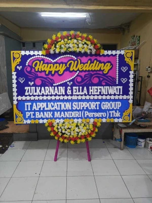 Papan Bunga di Stasiun Makassar